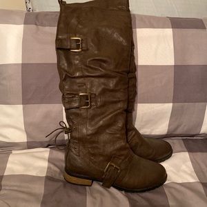 EUC tall brown boots, faux leather, tie in back. Size 9.